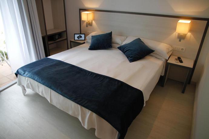 Imagen de la habitación del Hotel Parrots Sitges. Foto 8