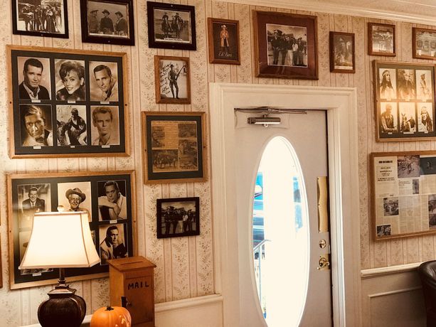 Imagen de los interiores del Hotel Parry Lodge. Foto 19