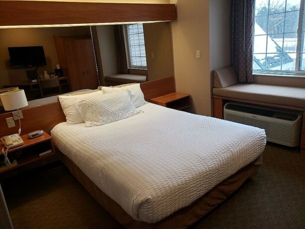 Imagen de la habitación del Hotel Parry Sound Inn and Suites. Foto 7