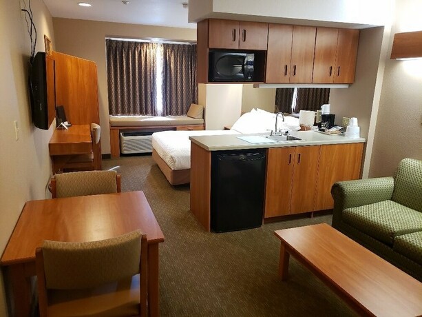 Imagen de la habitación del Hotel Parry Sound Inn and Suites. Foto 8