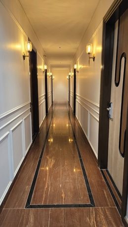 Imagen de los interiores del Hotel Parth, Faizabad. Foto 13