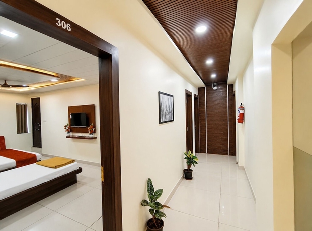 Imagen de los interiores del Hotel Parth Paradise. Foto 11