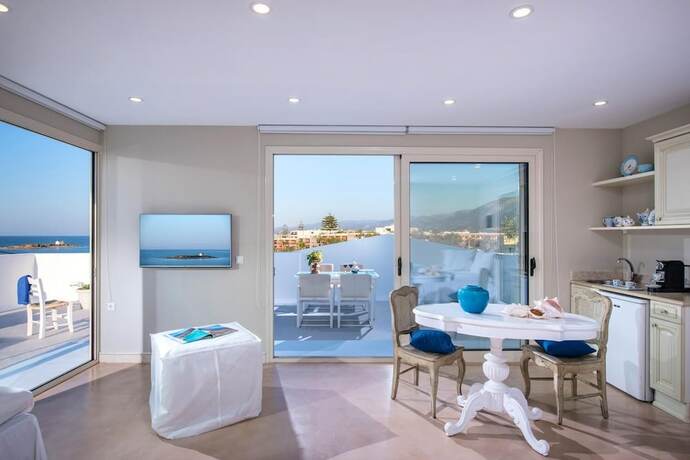 Imagen general del Hotel Parthenis Beach Suites By The Sea. Foto 15