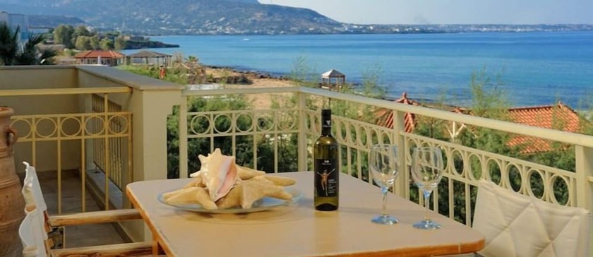 Imagen de la habitación del Hotel Parthenis Beach Suites By The Sea. Foto 29