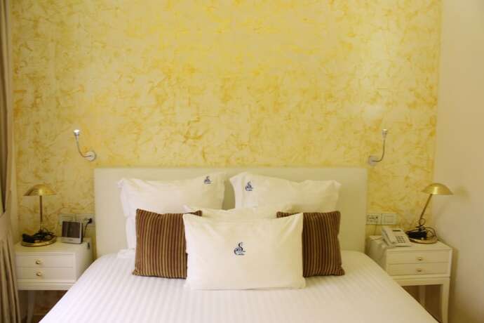 Imagen de la habitación del Hotel Particular Destiny Suites. Foto 16