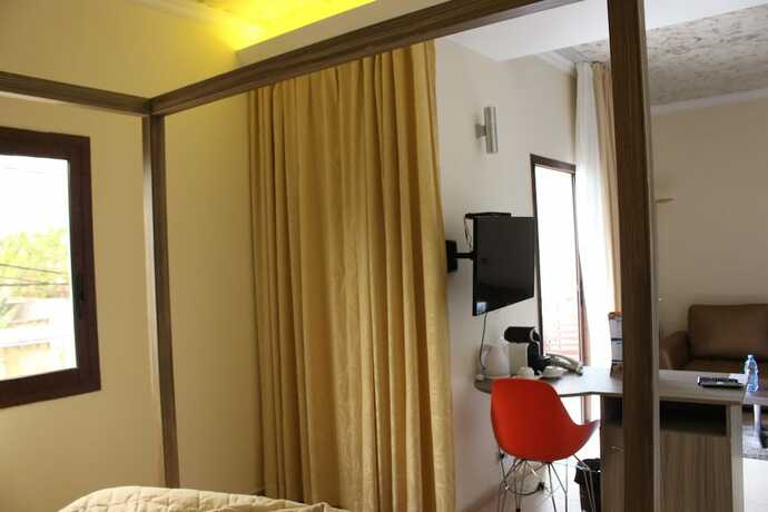 Imagen de la habitación del Hotel Particular Destiny Suites. Foto 19