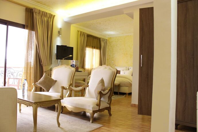 Imagen de la habitación del Hotel Particular Destiny Suites. Foto 20