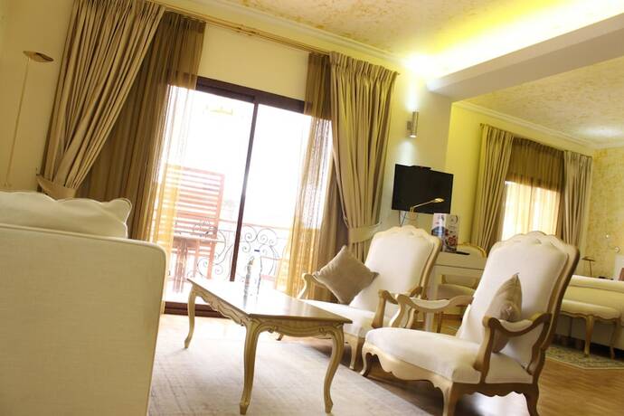 Imagen general del Hotel Particular Destiny Suites. Foto 6