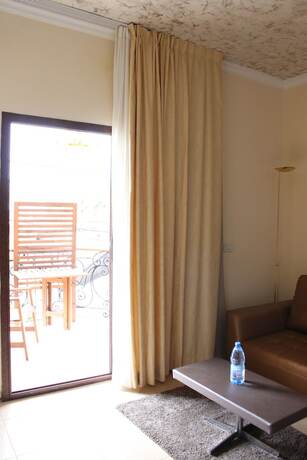 Imagen general del Hotel Particular Destiny Suites. Foto 13
