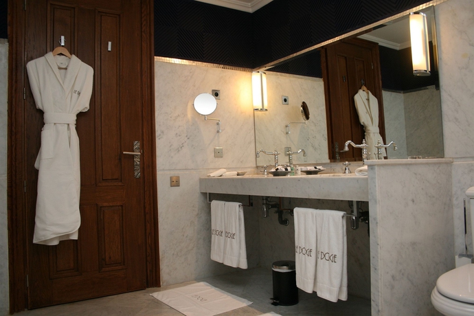 Imagen de la habitación del Hotel Particulier Le Doge, Relais and Châteaux. Foto 10