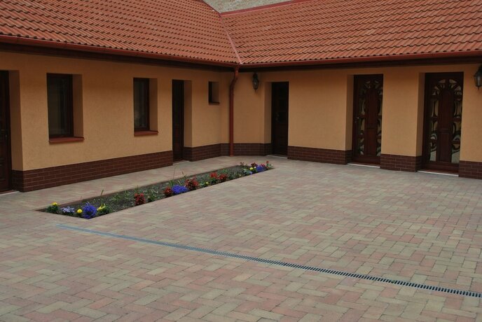 Imagen de los exteriores del Hotel Partium. Foto 27