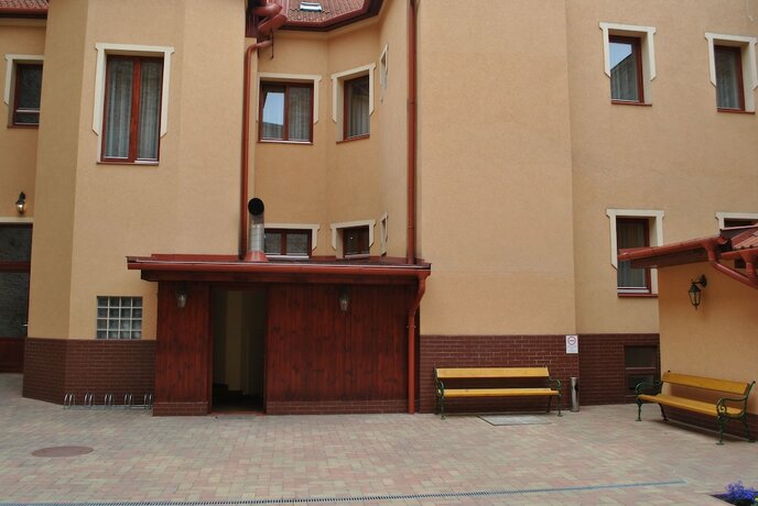 Imagen de los exteriores del Hotel Partium. Foto 28