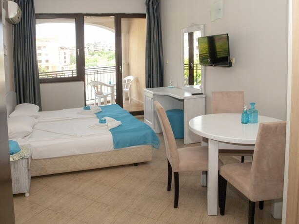 Imagen general del Hotel Parva linia adres Regina mare Tsarevo. Foto 5