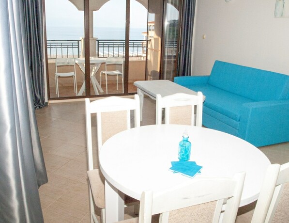 Imagen general del Hotel Parva linia adres Regina mare Tsarevo. Foto 6