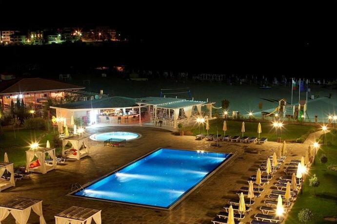 Imagen general del Hotel Parva linia adres Regina mare Tsarevo. Foto 8