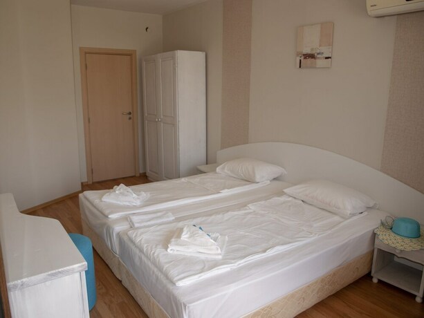 Imagen general del Hotel Parva linia adres Regina mare Tsarevo. Foto 13