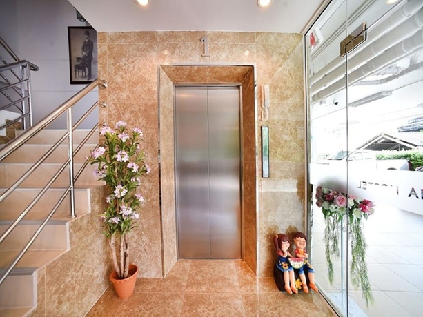 Imagen de los interiores del Hotel Parvena. Foto 16