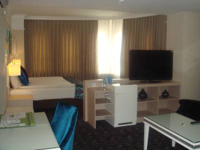 Imagen de los exteriores del Hotel Pasapark. Foto 7