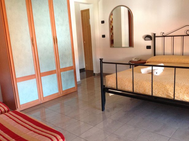 Imagen de la habitación del Hotel Pascoli. Foto 10