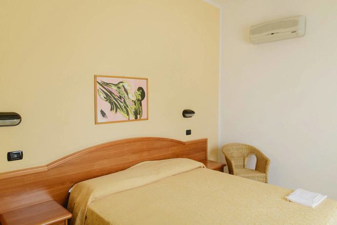 Imagen de la habitación del Hotel Pascoli. Foto 14