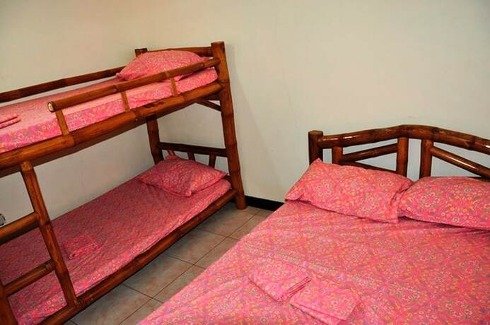 Imagen de la habitación del Hotel Paseo Verde Beach Resort. Foto 15