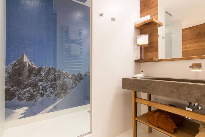 Imagen de la piscina del Hotel Pashmina. Foto 15