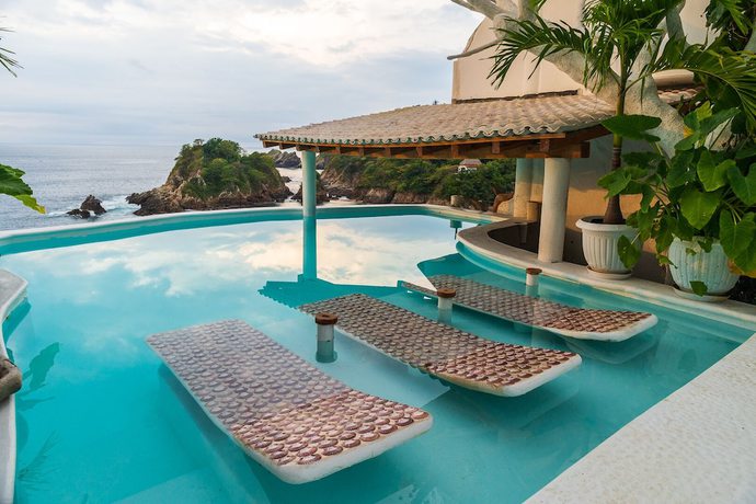 Imagen de la piscina del Hotel Pasi&oacute;n de Luna. Foto 16