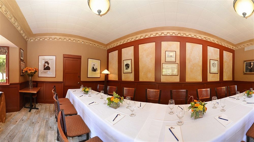 Imagen de los interiores del Hotel Paso Robles Inn. Foto 13