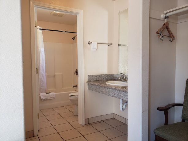 Imagen de la habitación del Hotel Paso Robles Wine Country. Foto 11