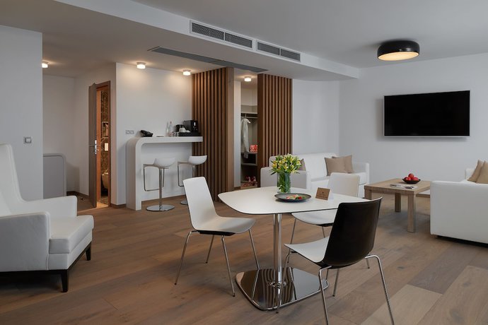 Imagen de la habitación del Hotel Passage. Foto 16