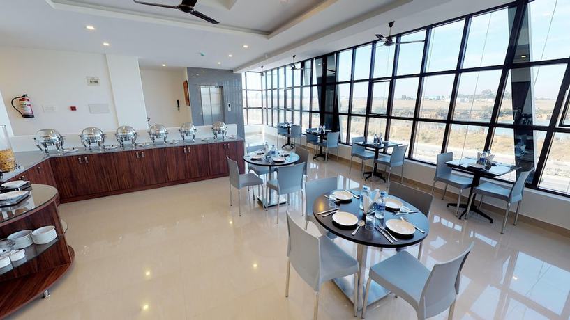 Imagen del bar/restaurante del Hotel Passport Inn - Gateway to Comforts. Foto 2