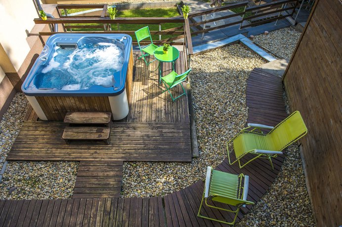 Imagen de la piscina del Hotel Patak Park. Foto 19