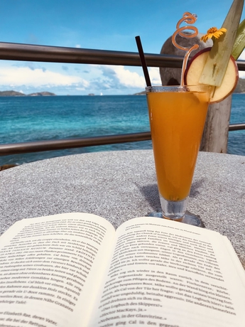 Imagen de la piscina del Hotel Patatran Village. Foto 17