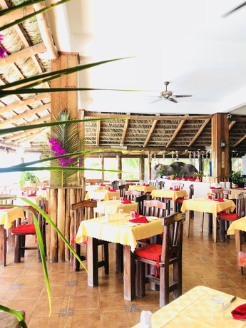 Imagen del bar/restaurante del Hotel Patatran Village. Foto 4