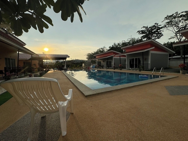 Imagen de la piscina del Hotel Patcharee Resort. Foto 14