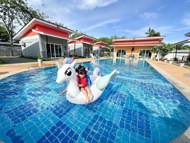 Imagen de la piscina del Hotel Patcharee Resort. Foto 15