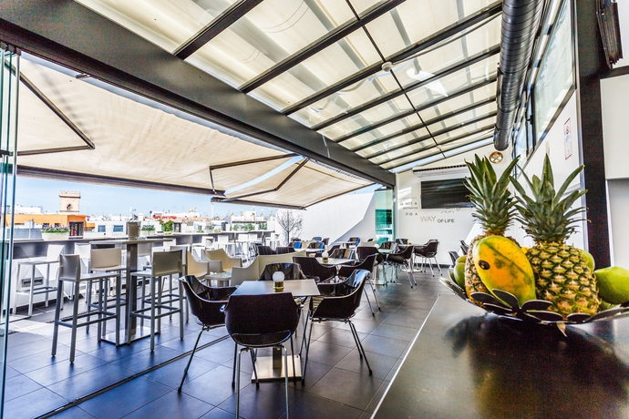 Imagen del bar/restaurante del Hotel Patio De La Alameda. Foto 4