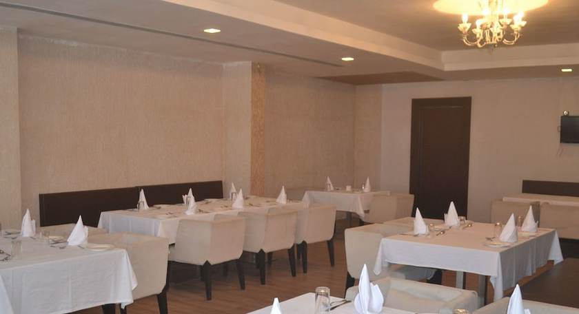 Imagen del bar/restaurante del Hotel Patliputra Nirvanaa. Foto 6
