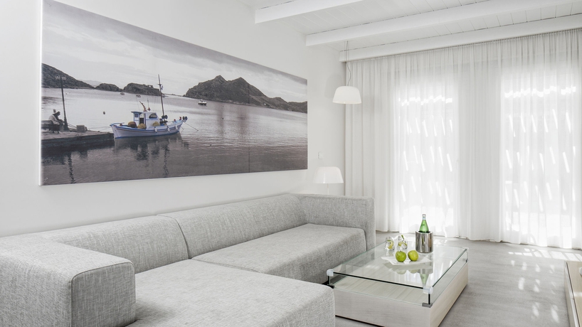 Imagen de los interiores del Hotel Patmos Aktis Suites and Spa. Foto 11