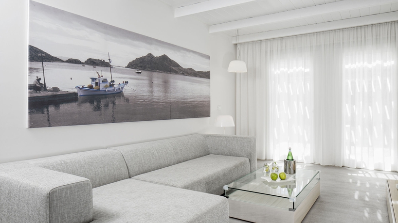 Imagen de los interiores del Hotel Patmos Aktis Suites and Spa. Foto 13