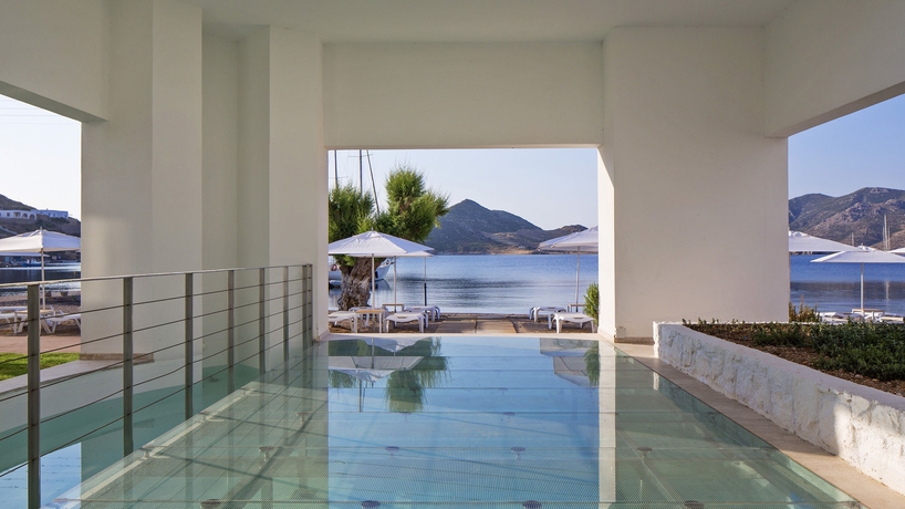Imagen de la piscina del Hotel Patmos Aktis Suites and Spa. Foto 16