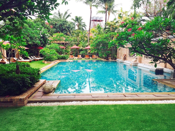 Imagen de la piscina del Hotel Patong Beach. Foto 16