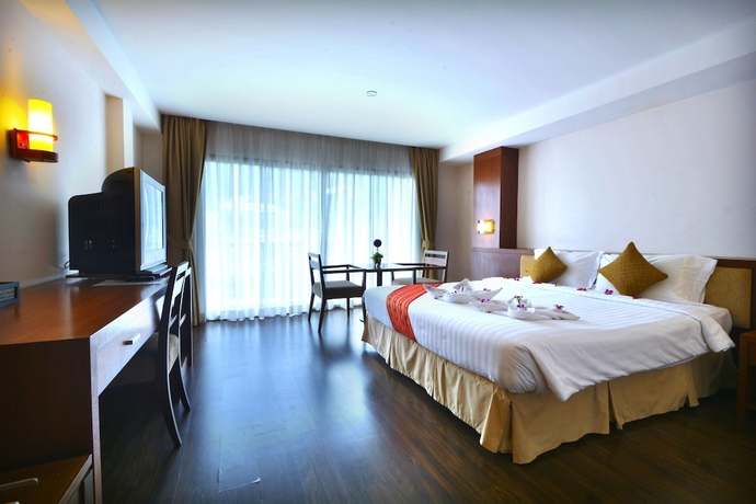 Imagen de la habitación del Hotel Patong Palace. Foto 15