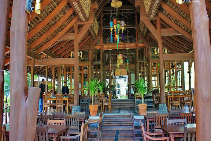 Imagen del bar/restaurante del Hotel Patravana Resort. Foto 5