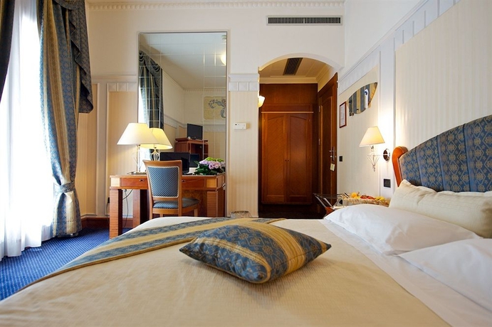 Imagen de la habitación del Hotel Patria Palace Lecce. Foto 7