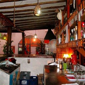 Imagen del bar/restaurante del Hotel Patrick. Foto 2