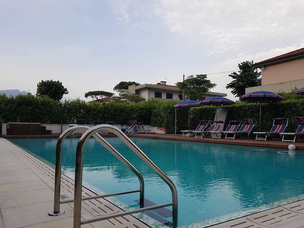 Imagen de la piscina del Hotel Patrizia, Massa. Foto 19