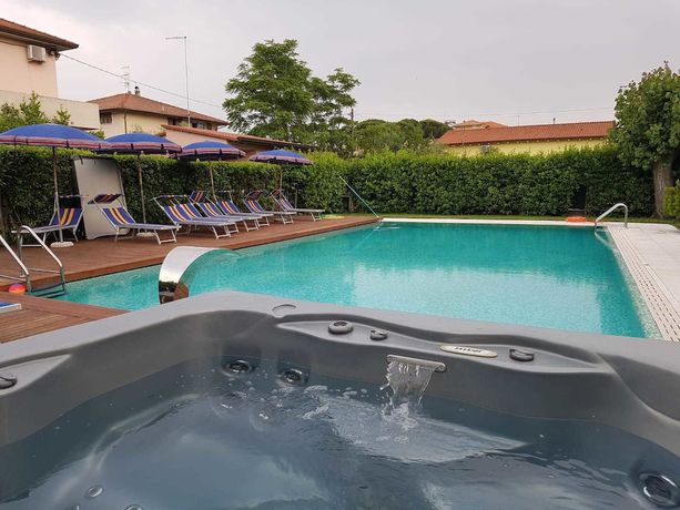 Imagen de la piscina del Hotel Patrizia, Massa. Foto 20