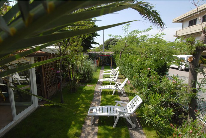 Imagen de los exteriores del Hotel Patrizia, Massa. Foto 15