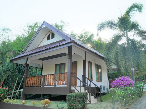 Imagen de la habitación del Hotel Pattana Resort. Foto 19